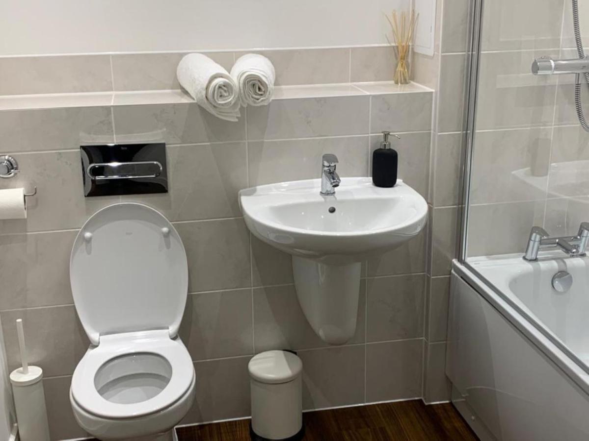 Lakeside 2 Bed Luxury Apartment No Parties No Events Early Check-In Late Check- Out Allowed West Thurrock Exteriör bild