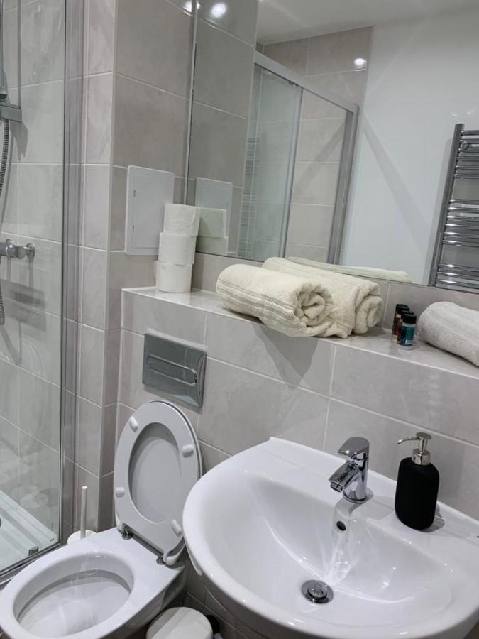 Lakeside 2 Bed Luxury Apartment No Parties No Events Early Check-In Late Check- Out Allowed West Thurrock Exteriör bild